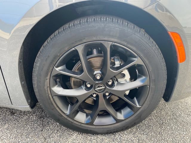 Used 2025 Chrysler Pacifica Limited FWD image 13