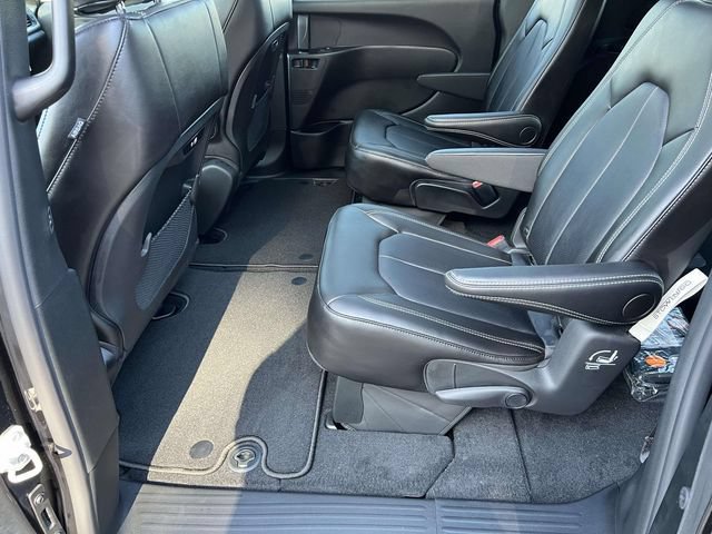 New 2026 Chrysler Pacifica Select FWD image 25