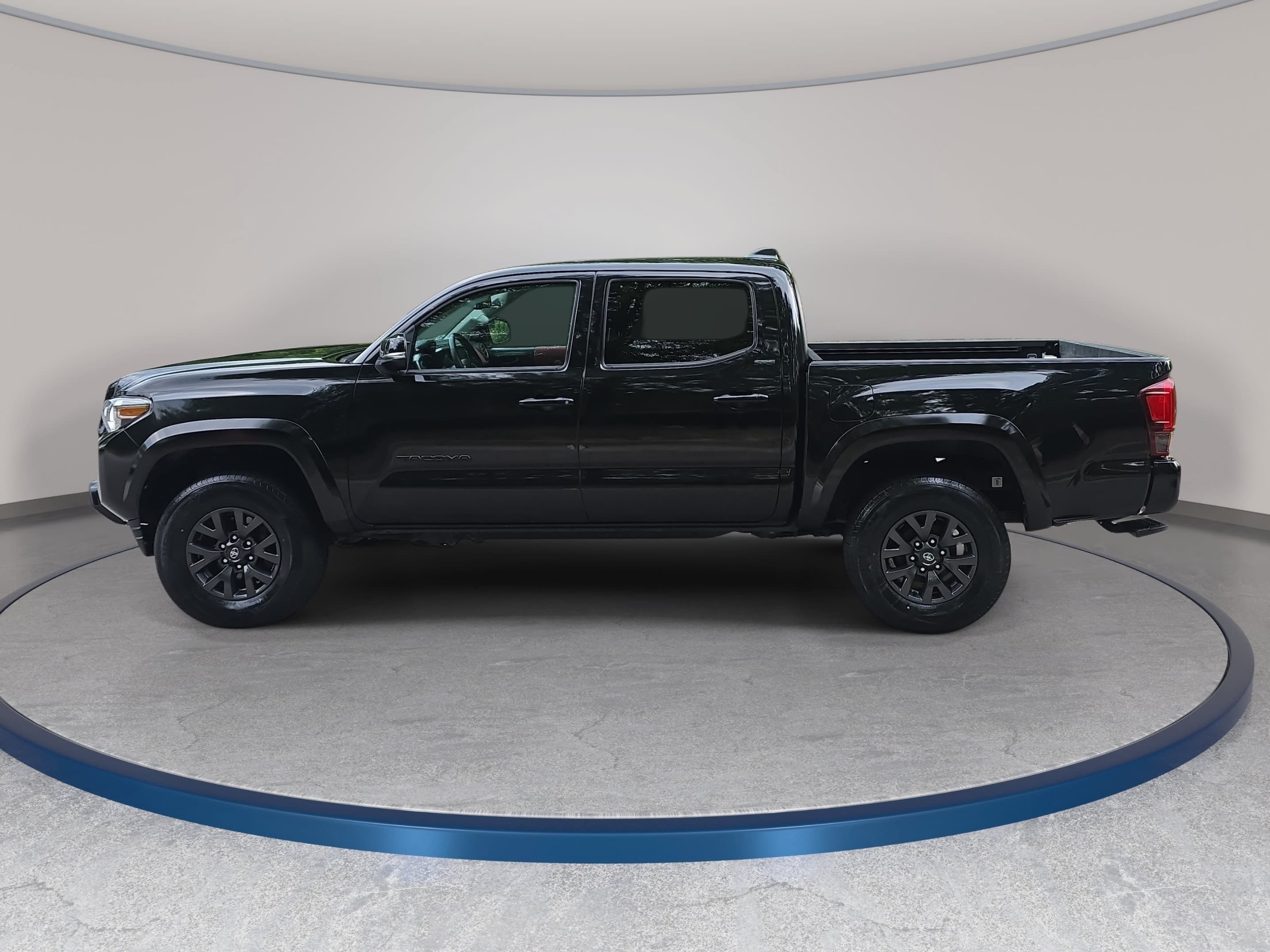 Used 2023 Toyota Tacoma SR5 w/ Technology Package AWD/4WD image 8