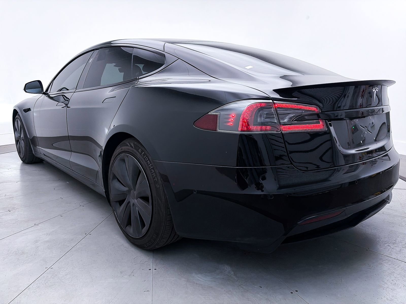 Used 2022 Tesla Model S Plaid image 13