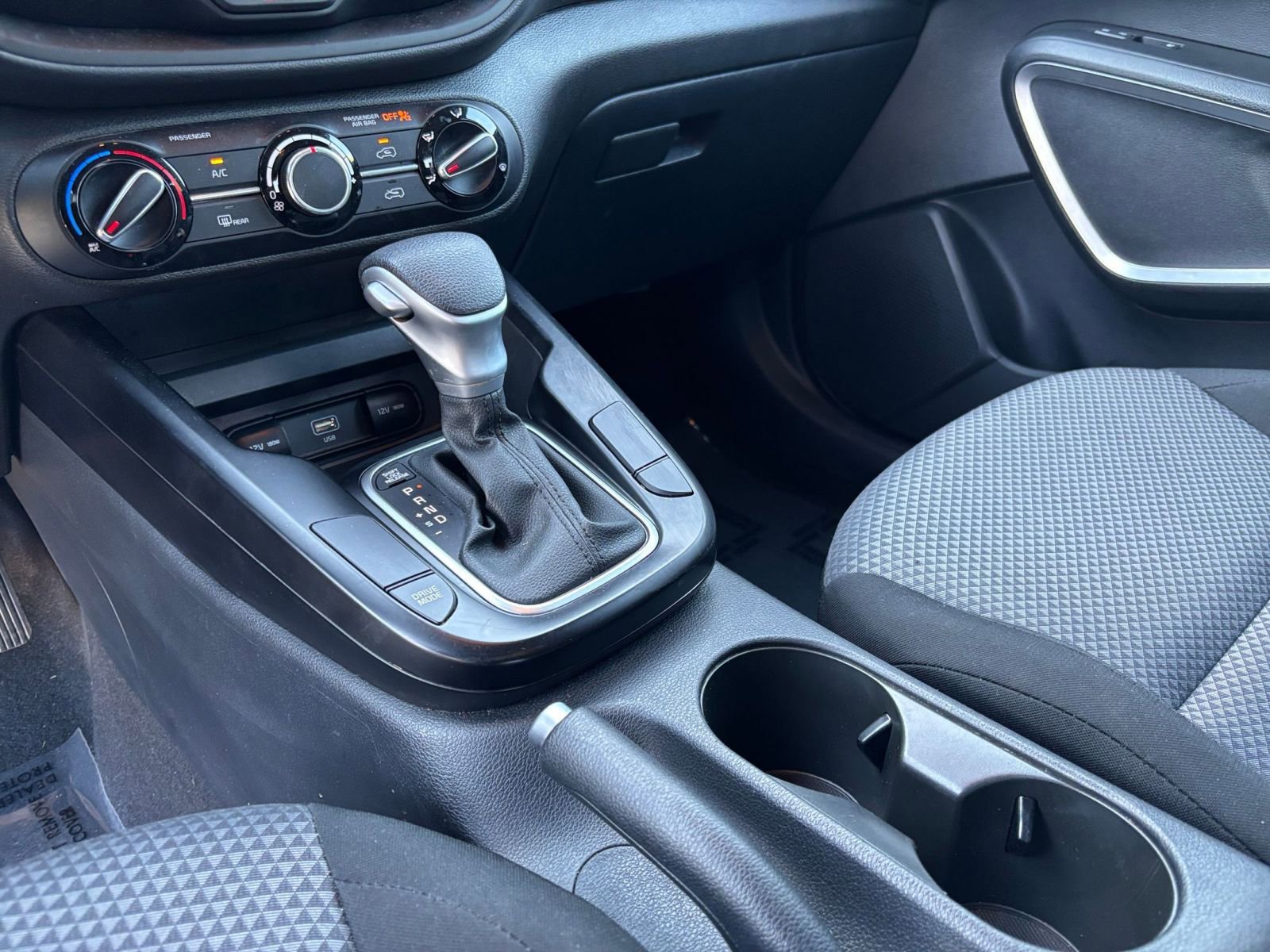 Used 2025 Kia Soul LX w/ LX Technology Package FWD image 39