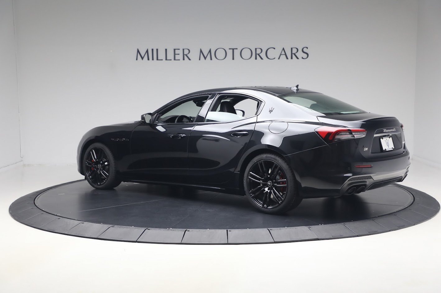 Certified 2023 Maserati Ghibli Modena Q4 AWD/4WD image 4