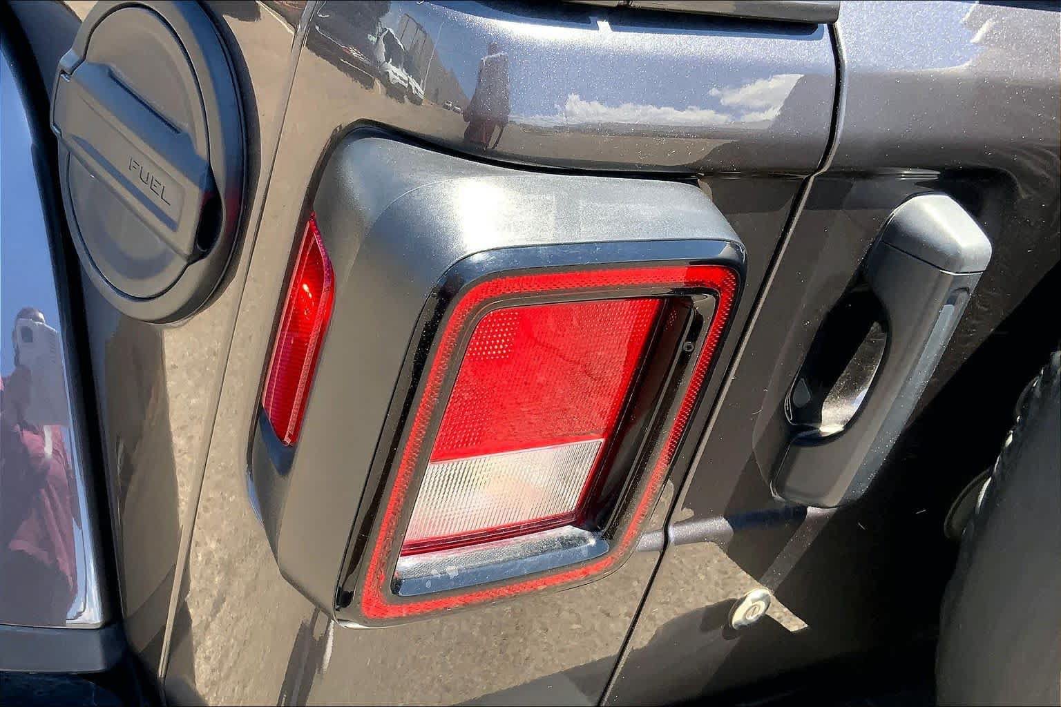 Used 2020 Jeep Wrangler Unlimited Sahara w/ Uconnect 4C Nav & Sound Group AWD/4WD image 27