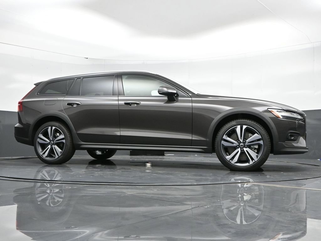 New 2025 Volvo V60 B5 Cross Country Plus w/ Protection Package Premier image 42