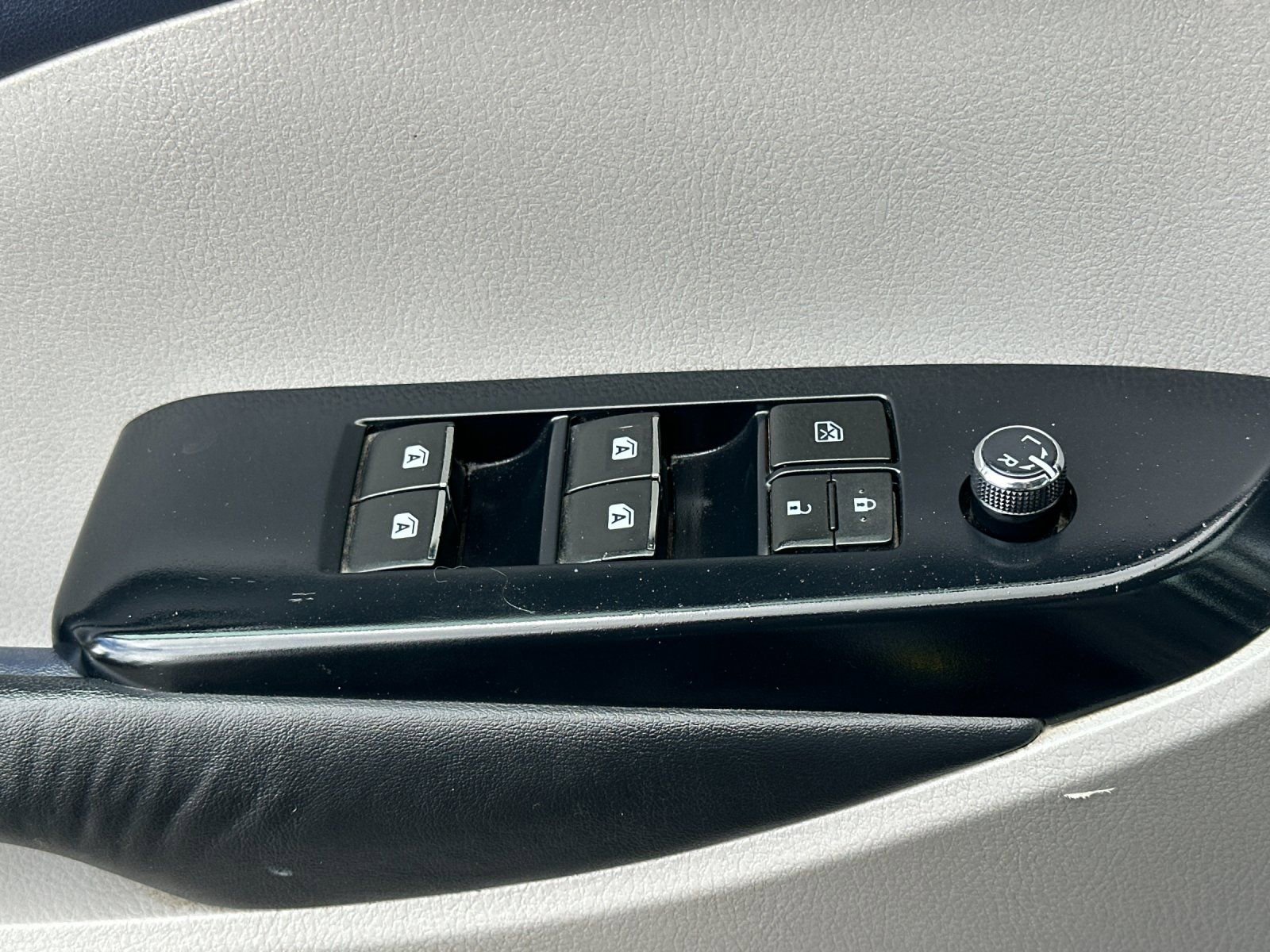 Used 2015 Toyota Highlander Limited Platinum AWD/4WD image 13