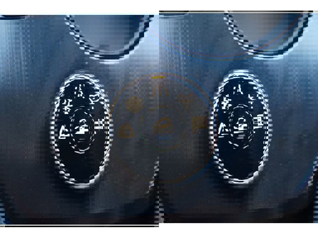 Used 2025 Nissan Rogue SV image 20