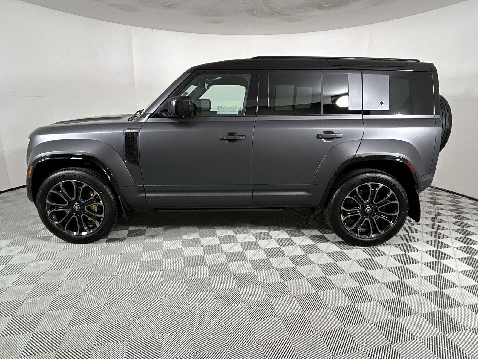 New 2025 Land Rover Defender 110 image 2
