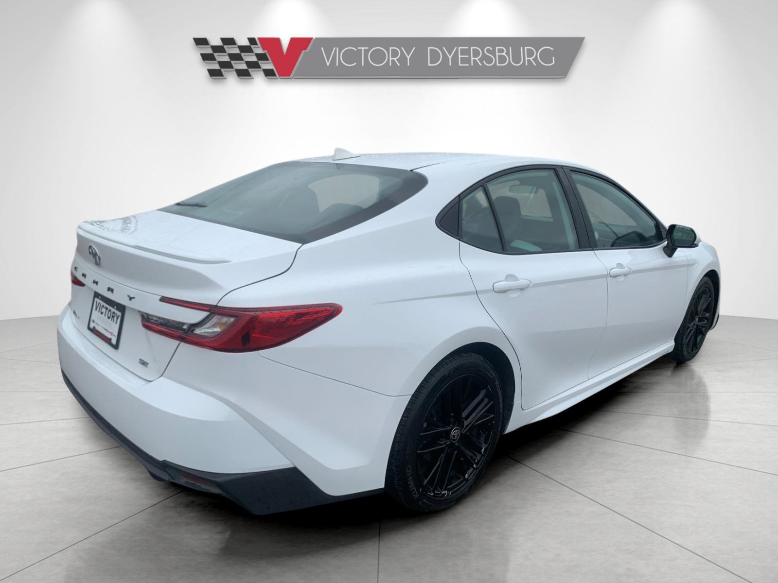 Used 2025 Toyota Camry SE FWD image 4