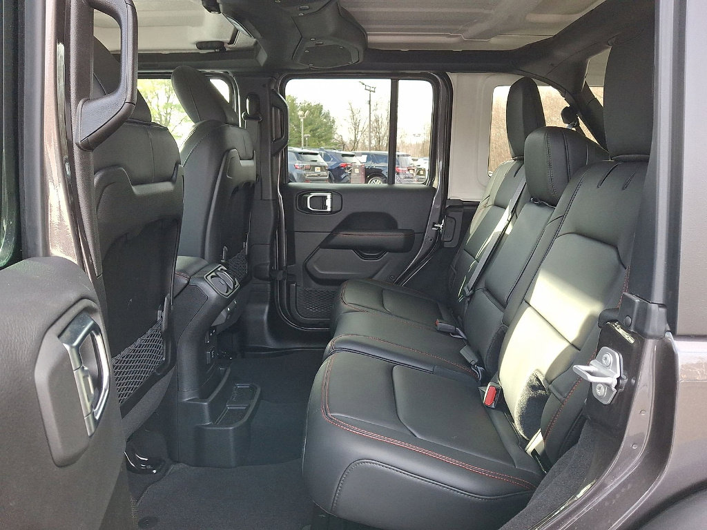 Used 2025 Jeep Wrangler Unlimited Rubicon w/ Safety Group AWD/4WD image 13