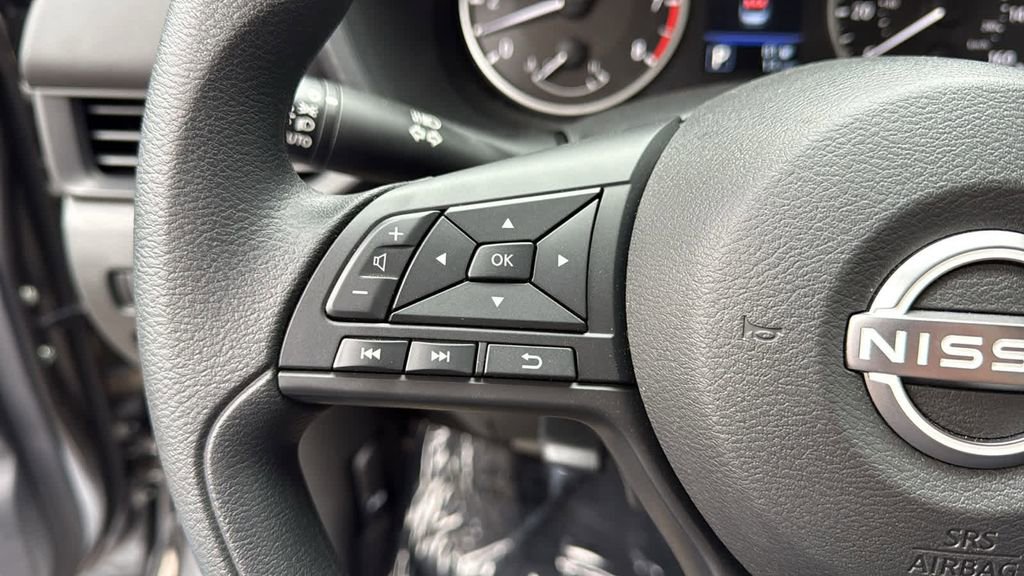 Used 2025 Nissan Sentra S image 11