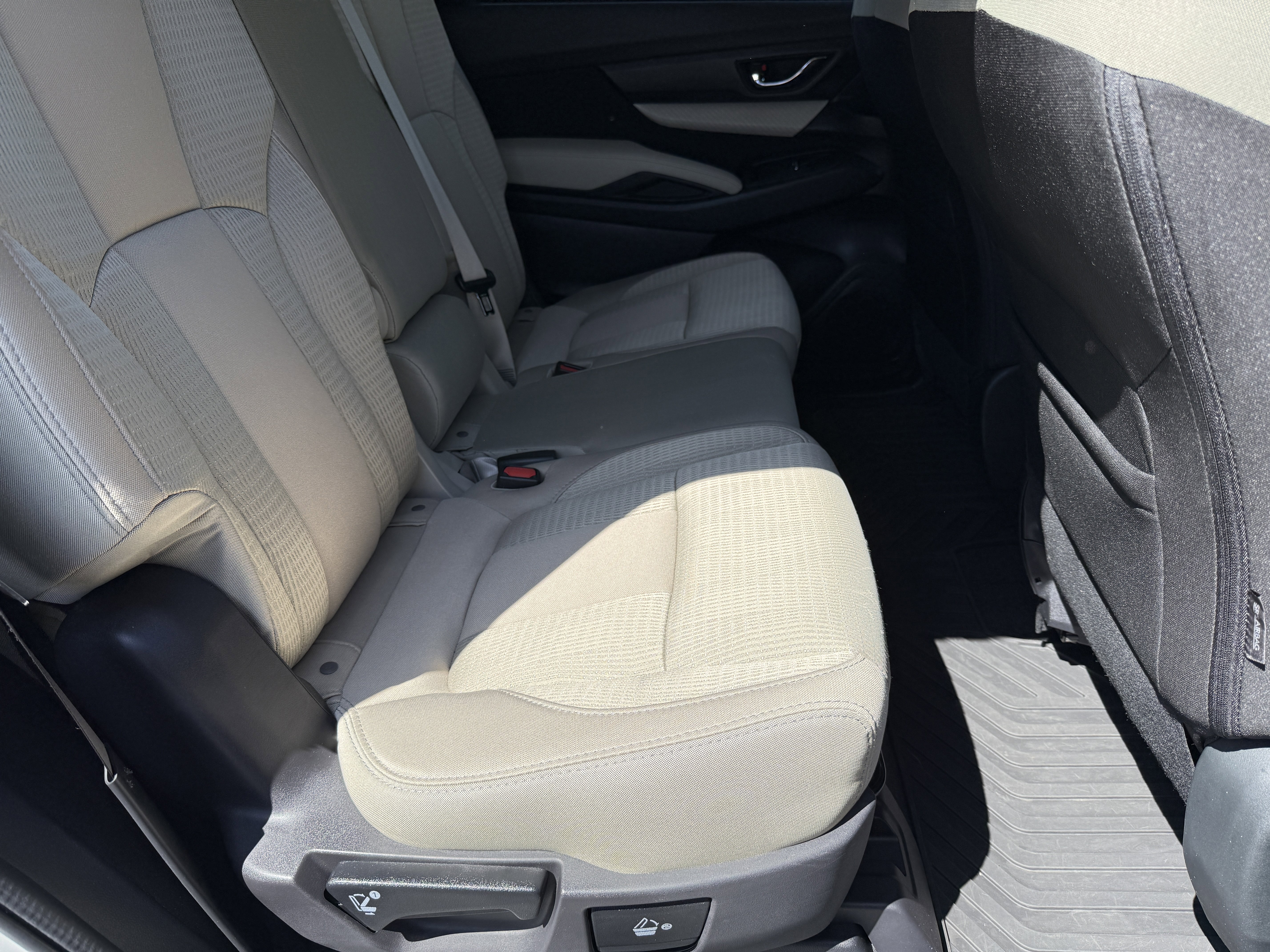 Used 2022 Subaru Ascent Premium w/ Convenience Package AWD/4WD image 15