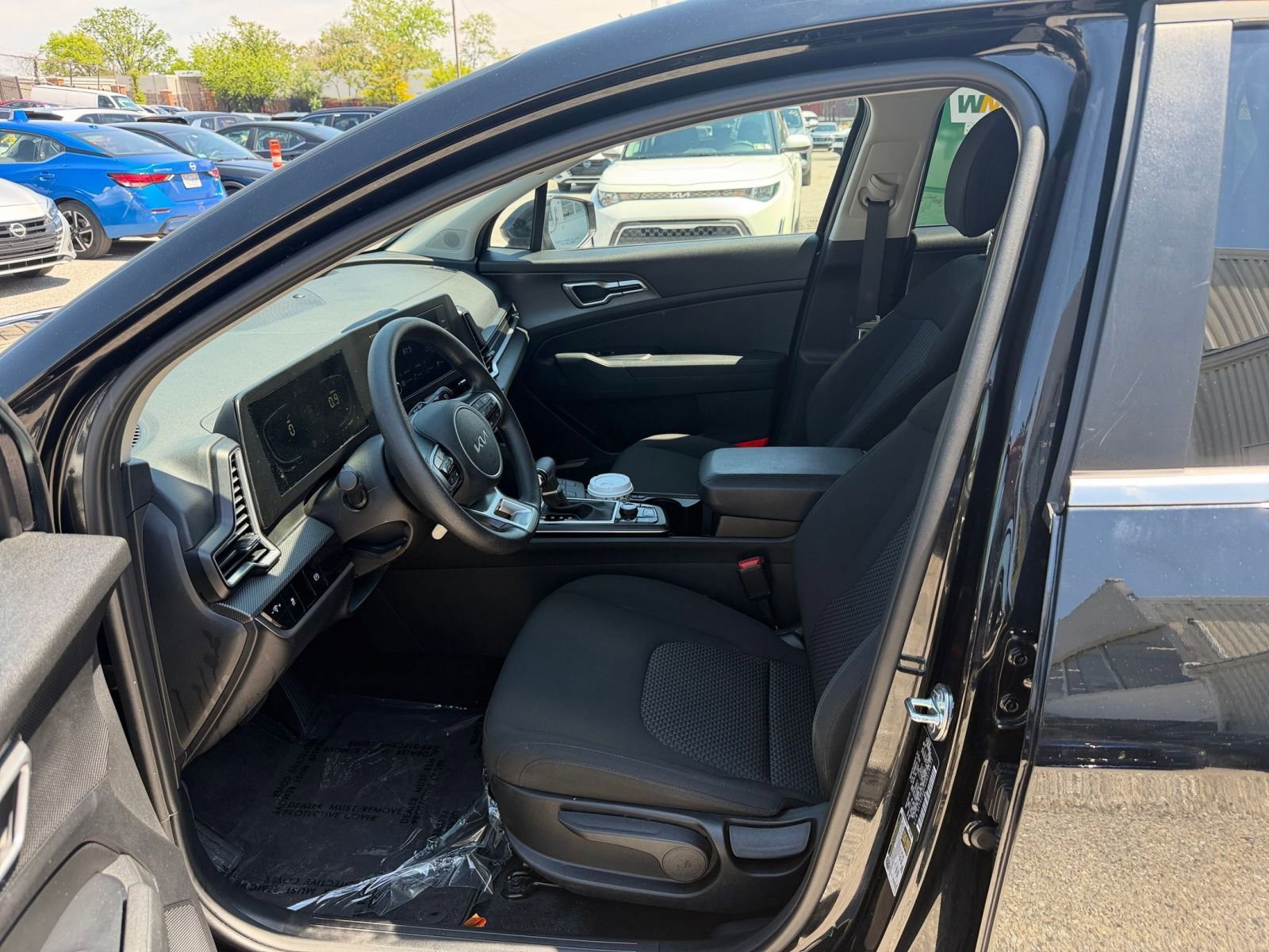 Used 2025 Kia Sportage LX FWD image 22