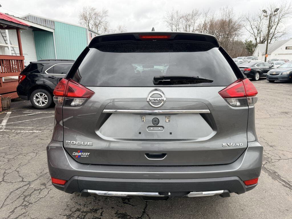 Used 2017 Nissan Rogue SV image 4