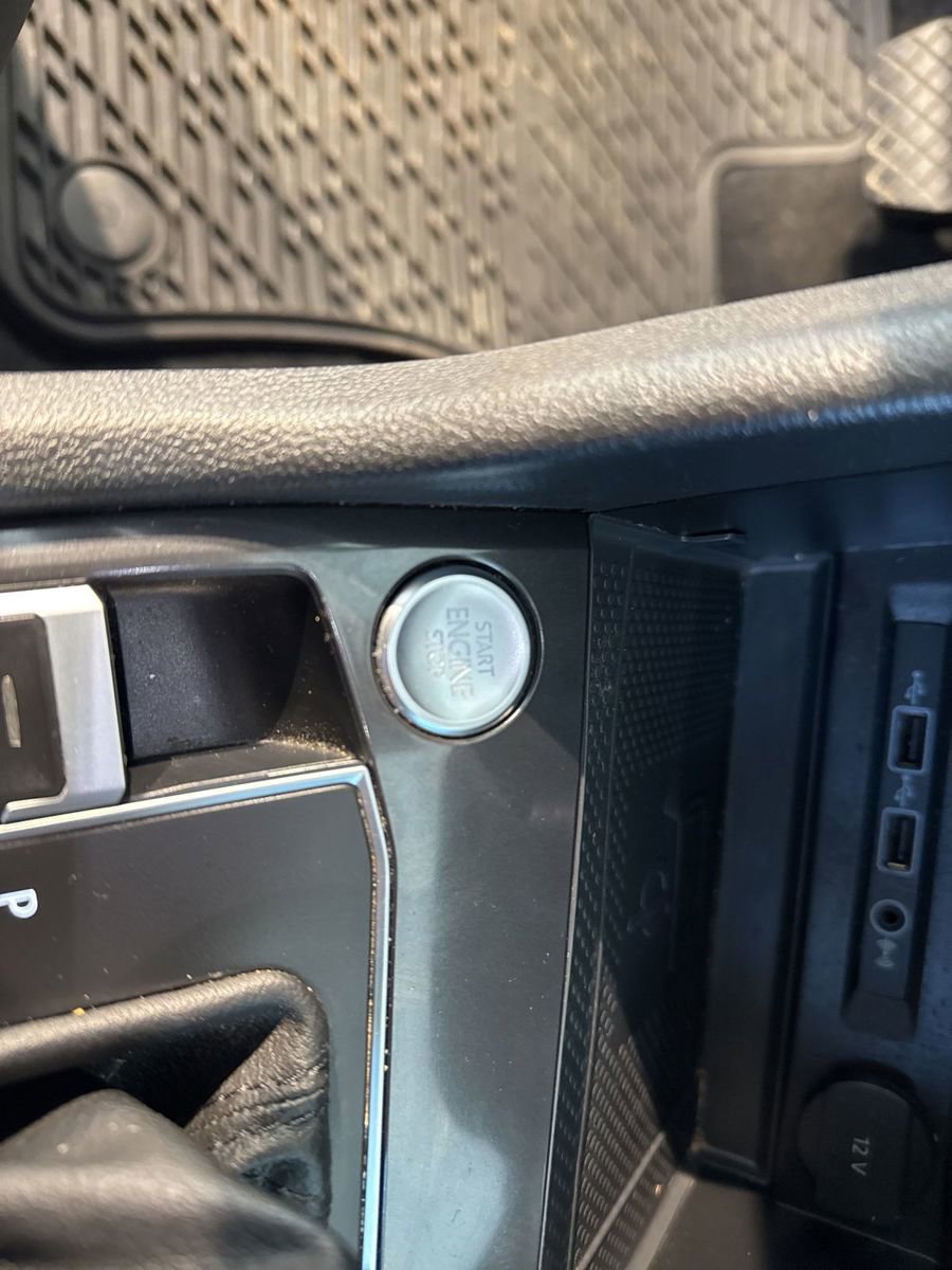 Used 2020 Volkswagen Tiguan SEL w/ 3rd Row Seat Package image 35