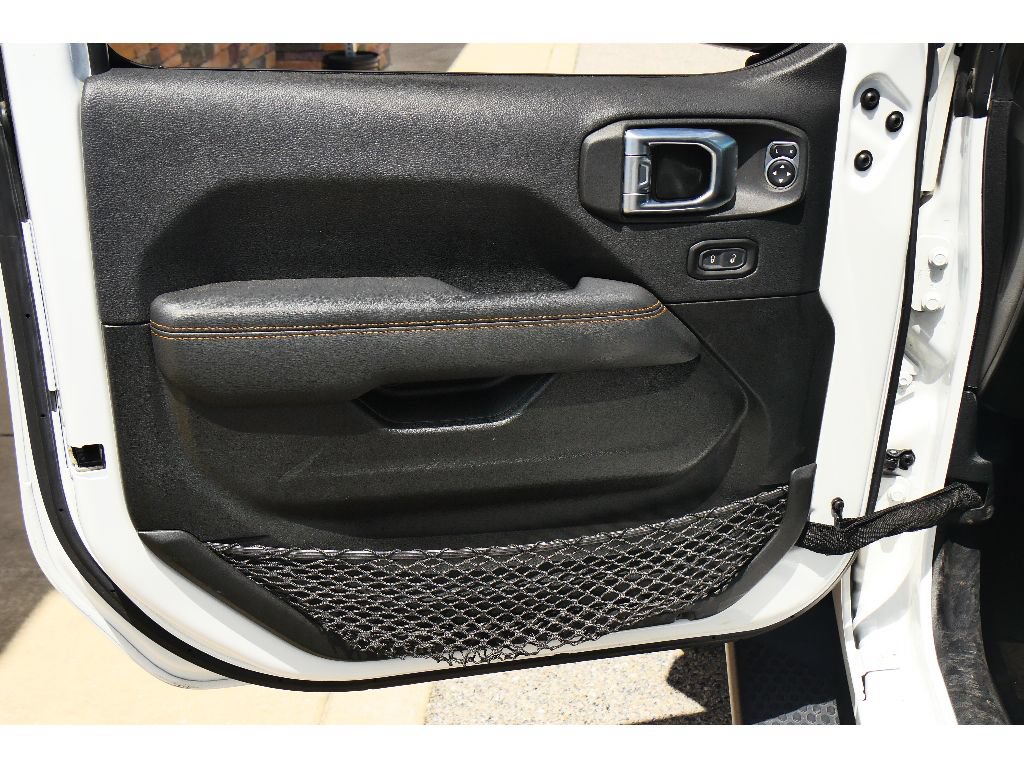Used 2022 Jeep Wrangler Unlimited Sahara AWD/4WD image 11