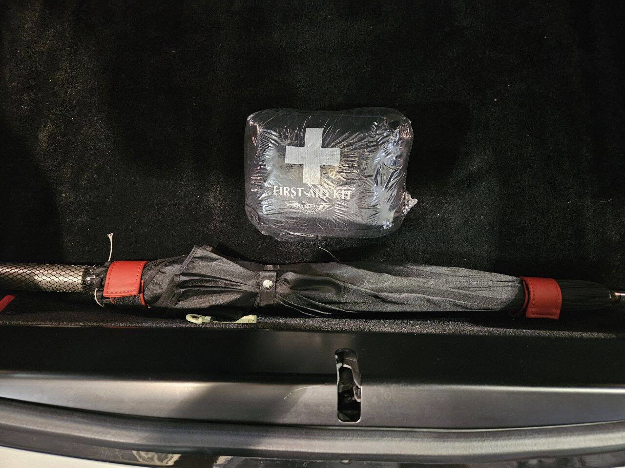 Used 2014 Aston Martin Vanquish Volante image 13