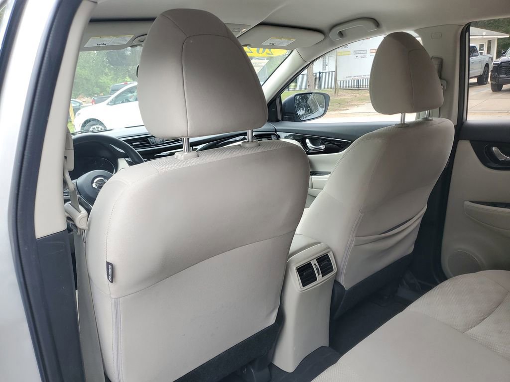 Used 2020 Nissan Rogue Sport SV image 12