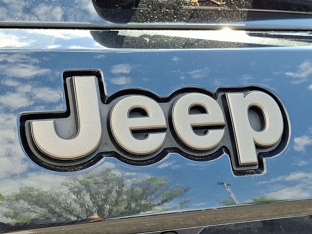 Used 2016 Jeep Grand Cherokee Laredo 75th Anniversary image 31