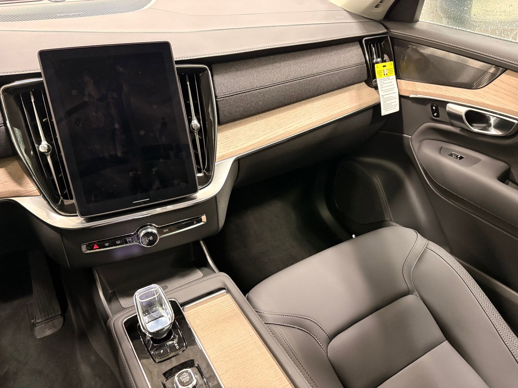 New 2026 Volvo XC90 T8 Plus image 24