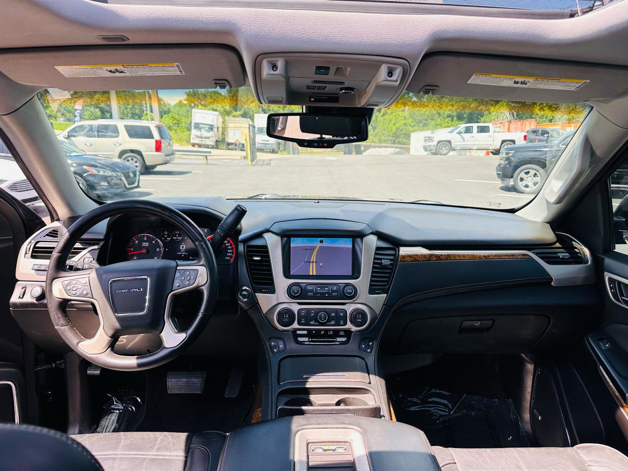 Used 2015 GMC Yukon Denali w/ Premium Package AWD/4WD image 33