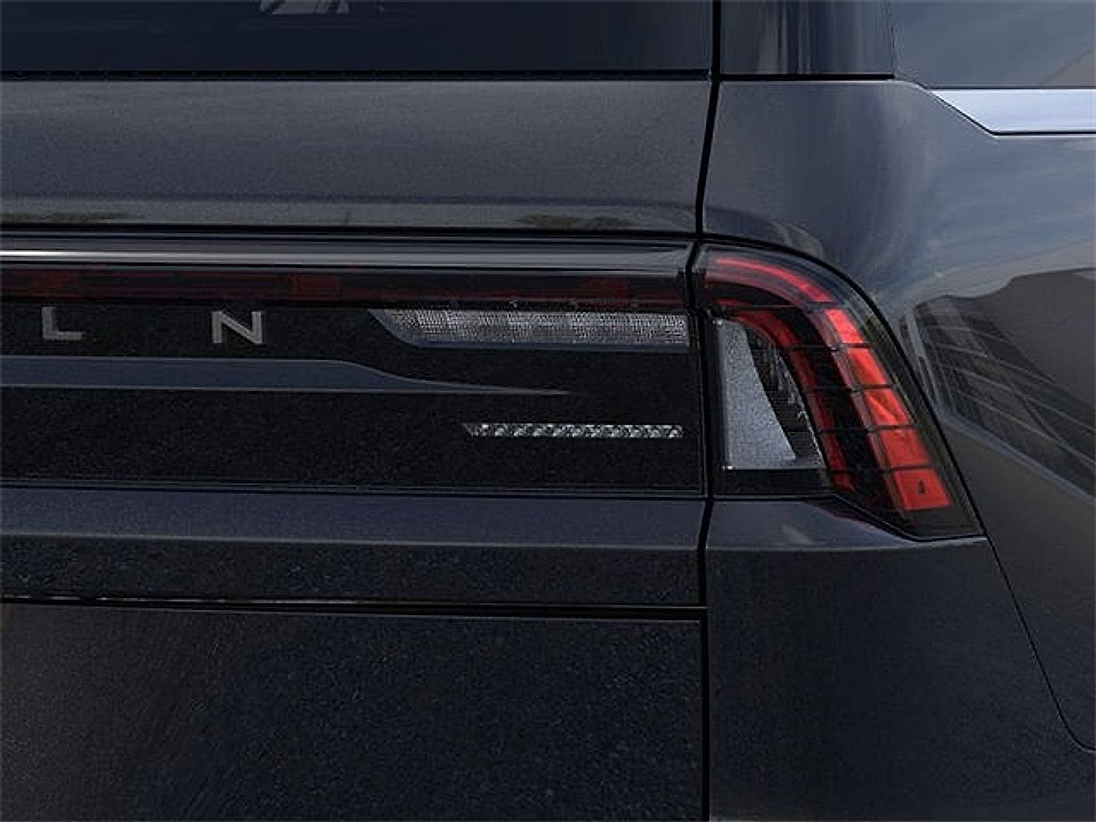 Certified 2025 Lincoln Navigator Reserve AWD/4WD image 36