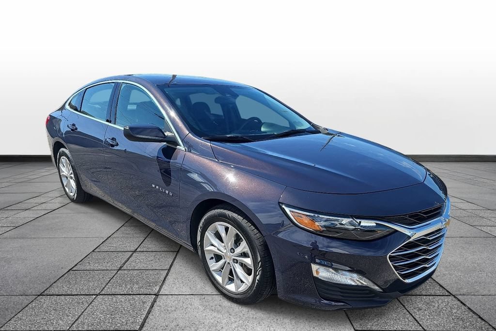 Used 2025 Chevrolet Malibu LT FWD image 3