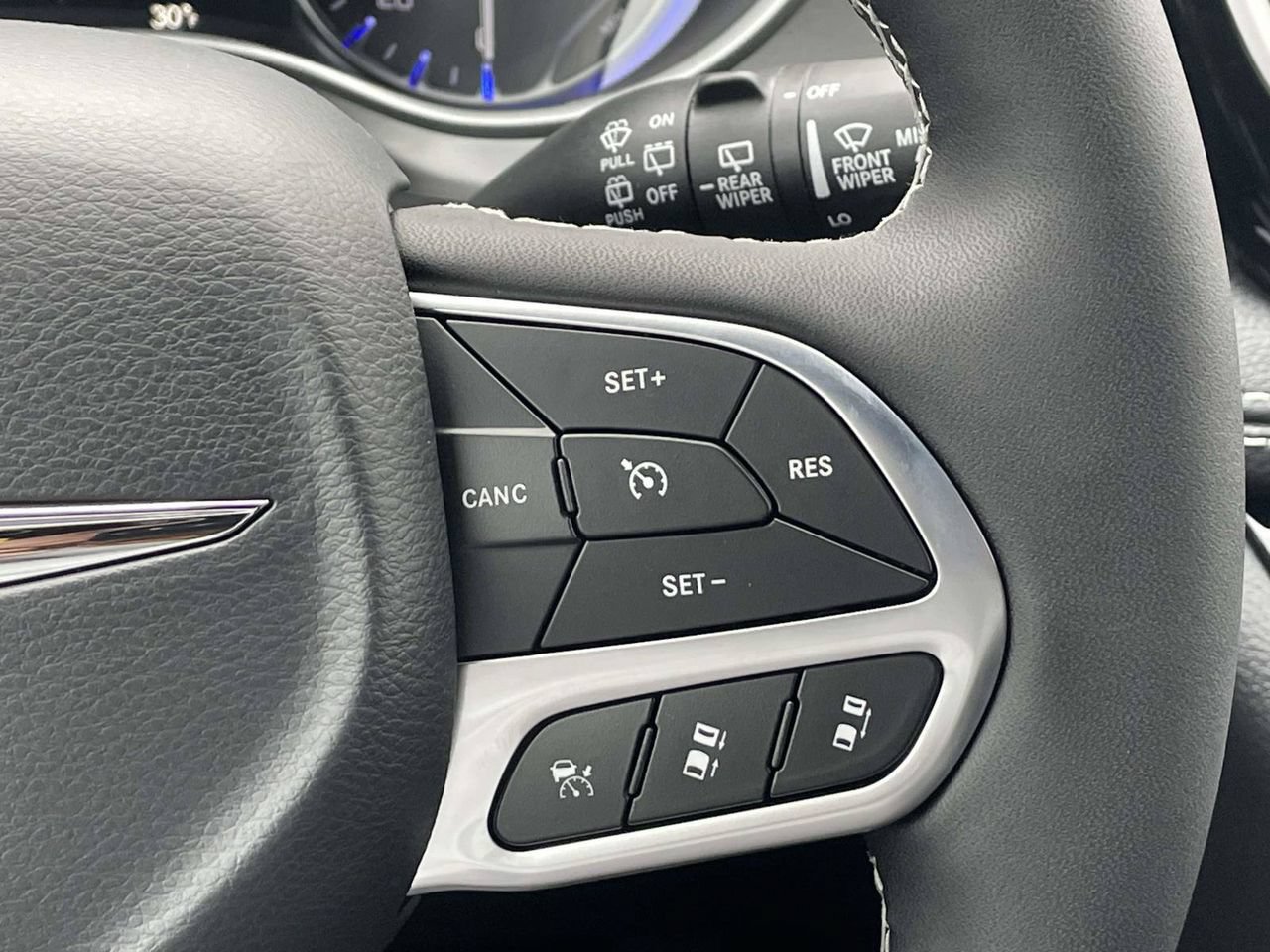 New 2026 Chrysler Pacifica Select FWD image 36