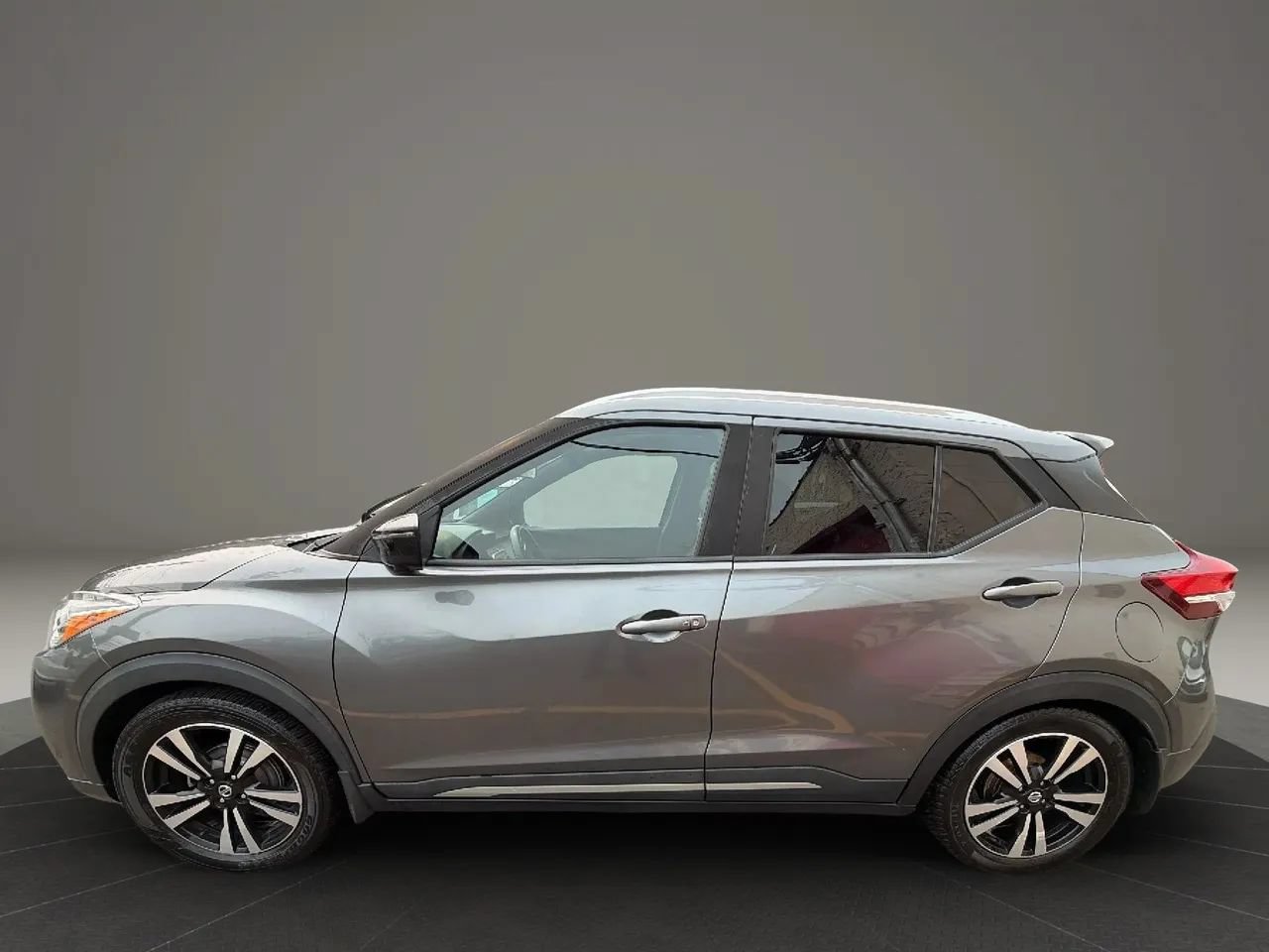 Used 2020 Nissan Kicks SR w/ SR Premium Package FWD image 8