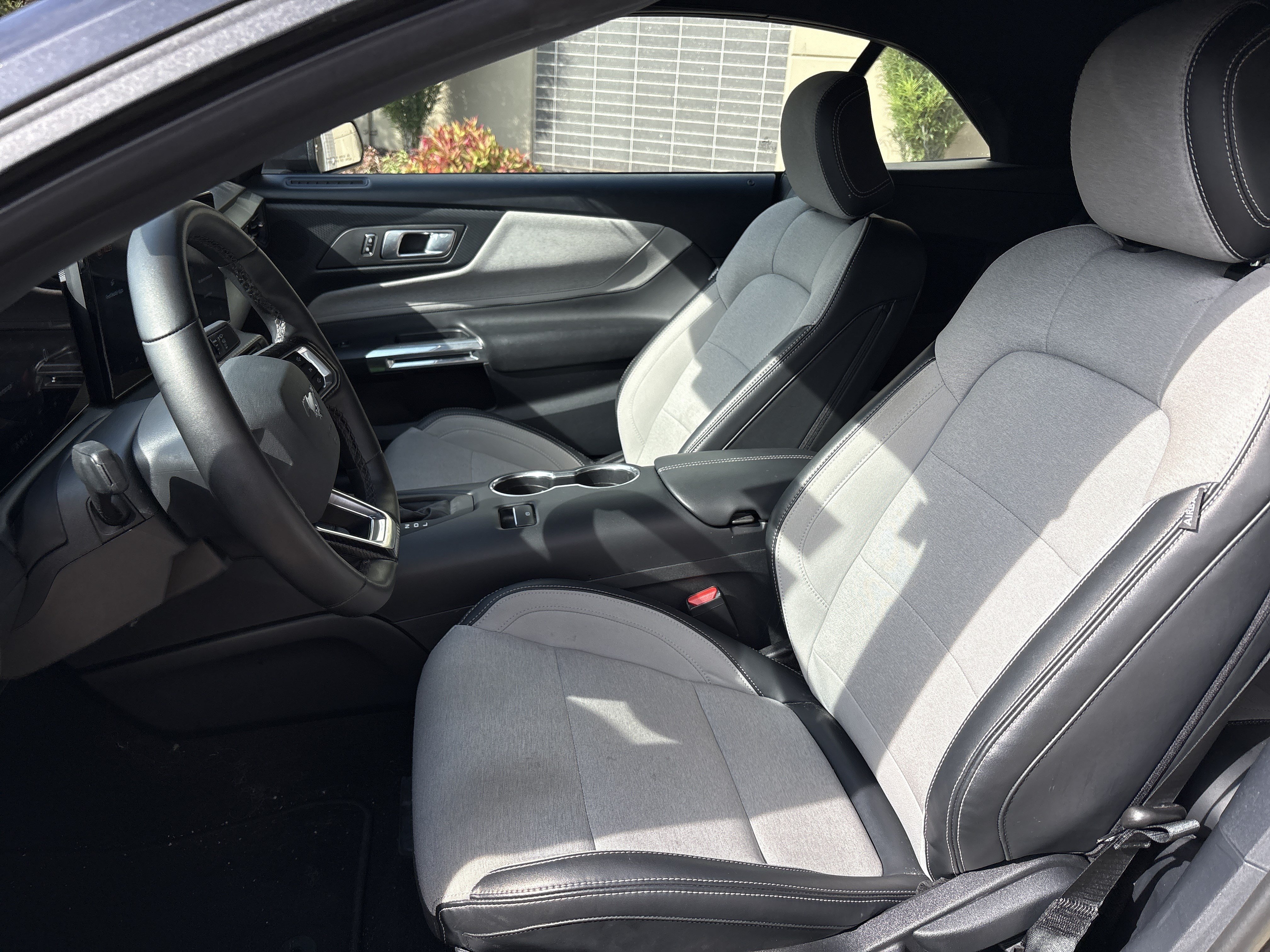 Used 2024 Ford Mustang Convertible RWD image 16