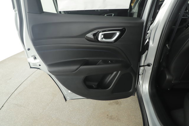 New 2026 Jeep Compass Latitude image 17