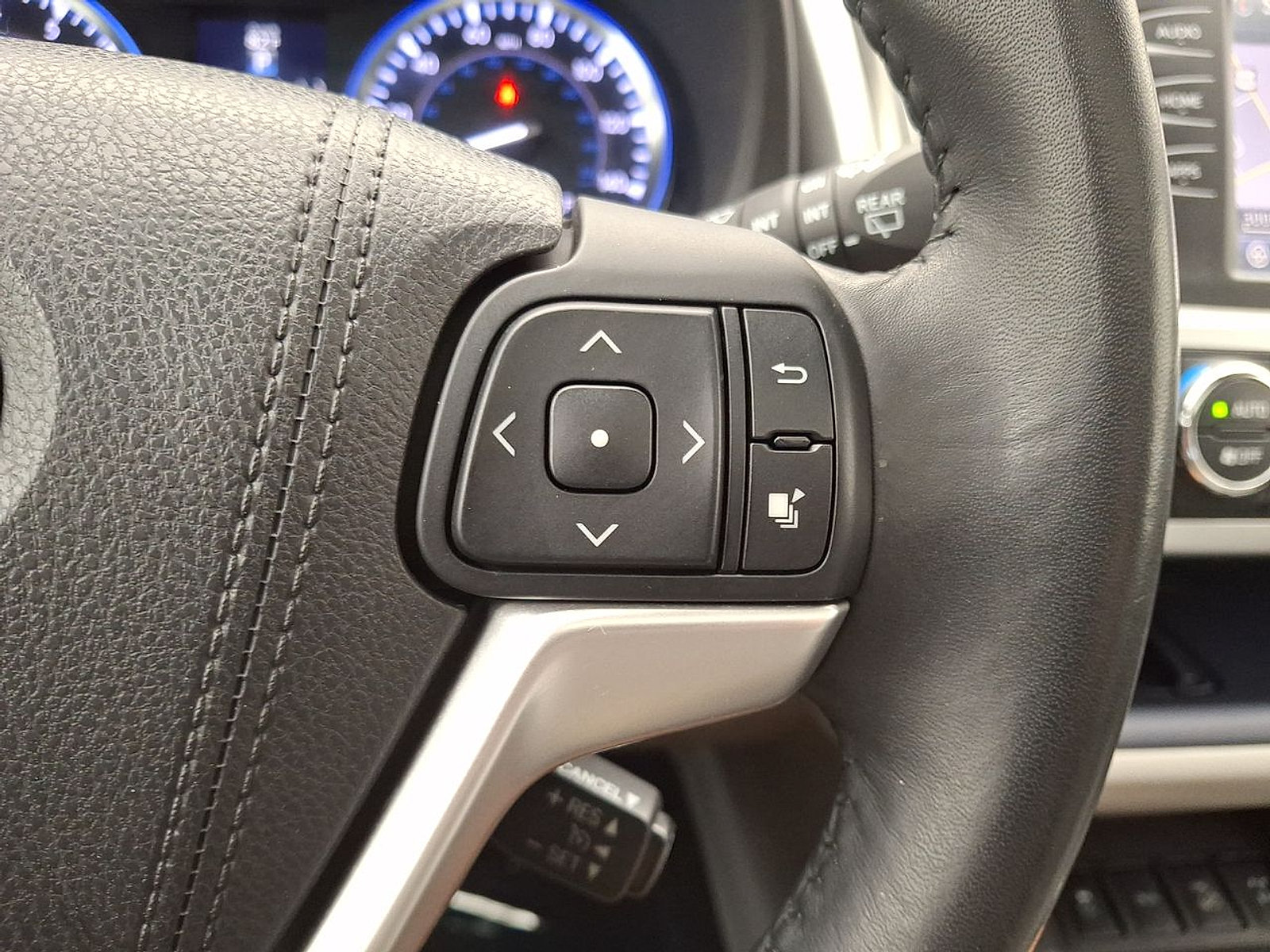 Used 2015 Toyota Highlander XLE AWD/4WD image 21