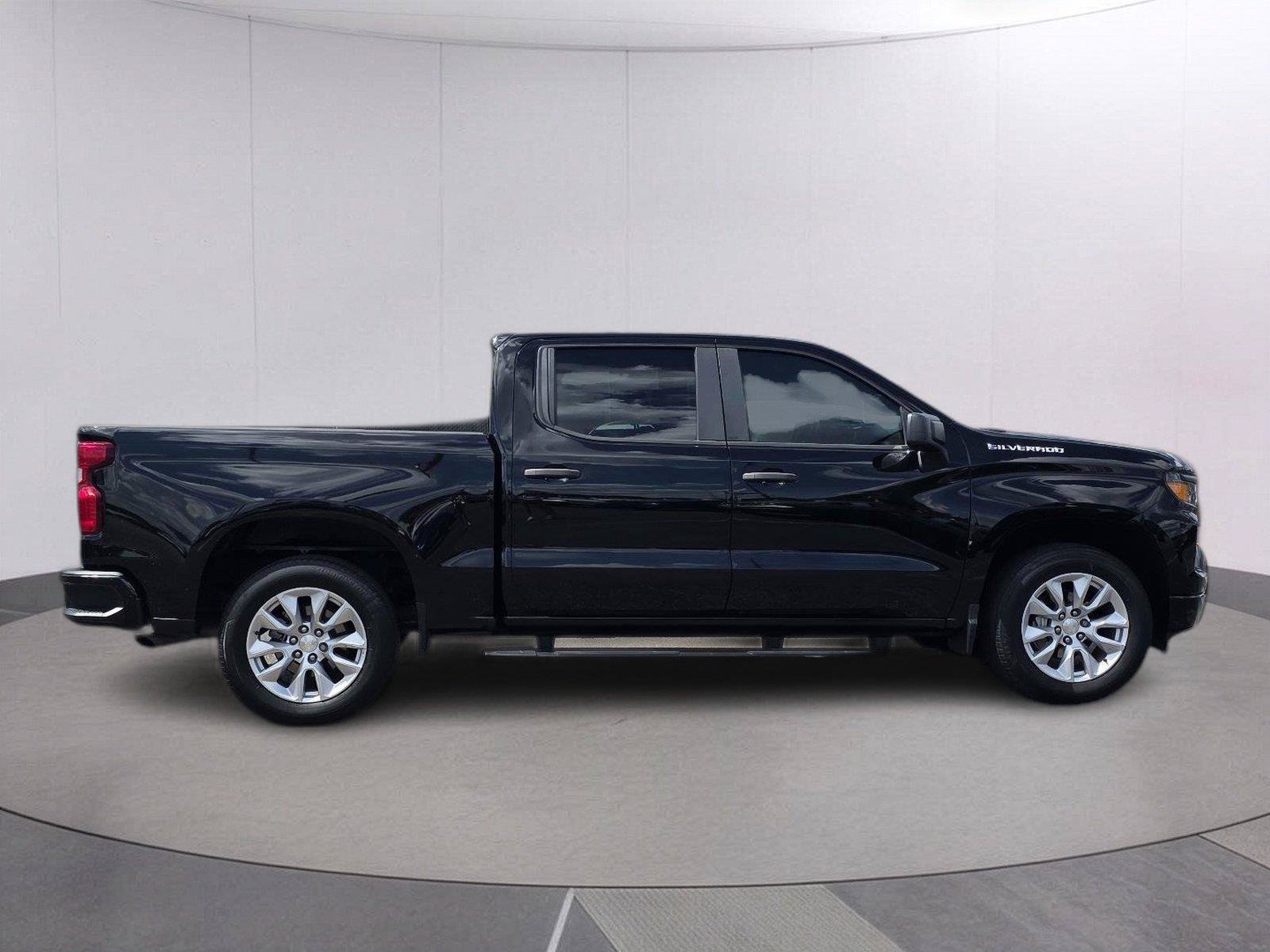 Used 2023 Chevrolet Silverado 1500 Custom w/ LPO, Dark Essentials Package RWD image 4
