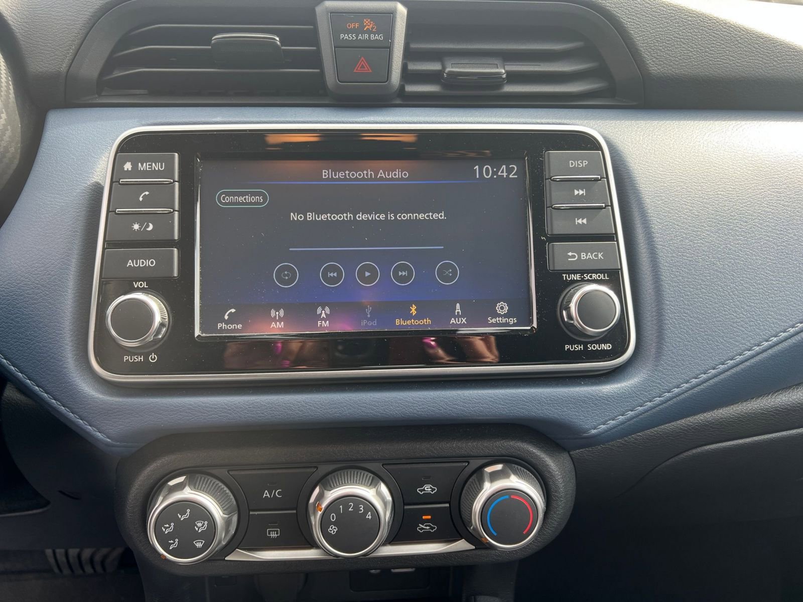 Used 2025 Nissan Versa SV w/ Trunk Package image 20