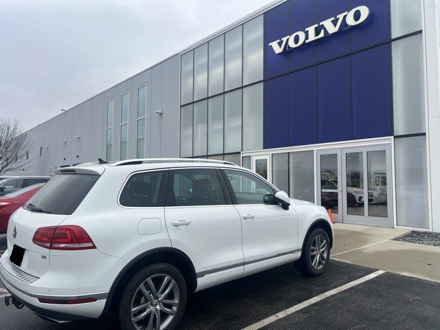 Used 2016 Volkswagen Touareg Lux image 4