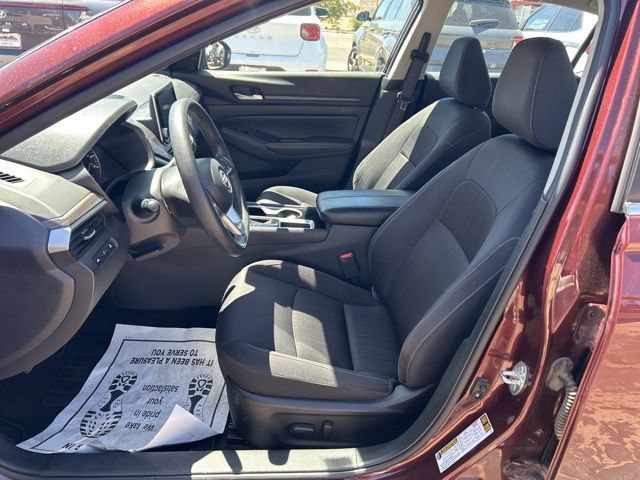 Used 2024 Nissan Altima 2.5 SV FWD image 11