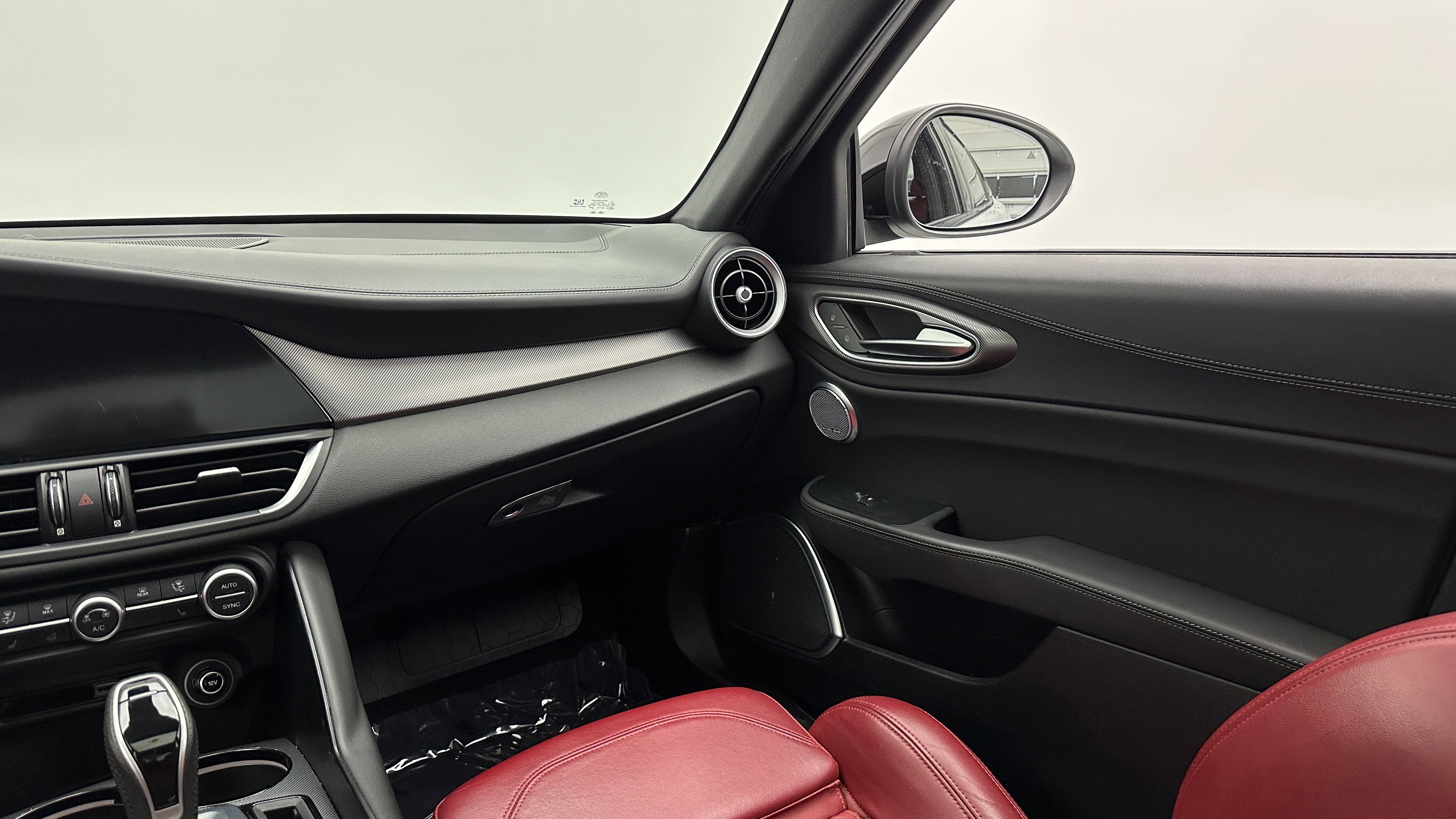 Used 2022 Alfa Romeo Giulia Veloce image 25