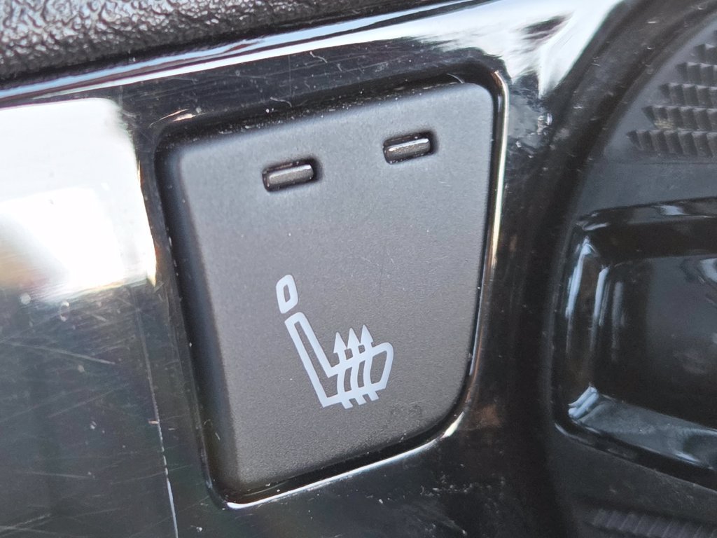 Used 2021 Nissan Kicks SR w/ SR Premium Package FWD image 4