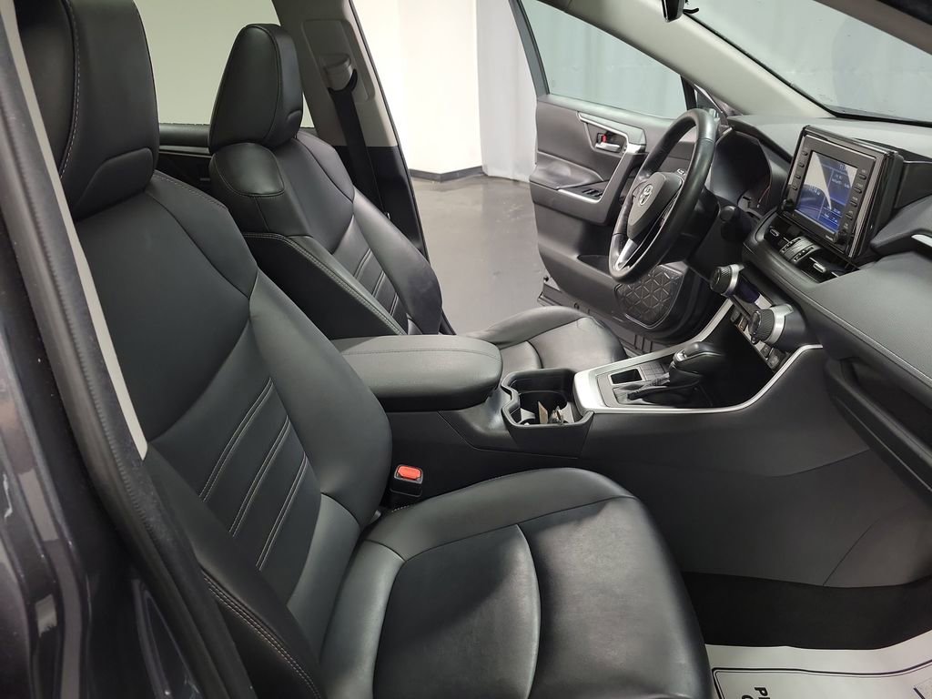 Used 2021 Toyota RAV4 XLE Premium image 23