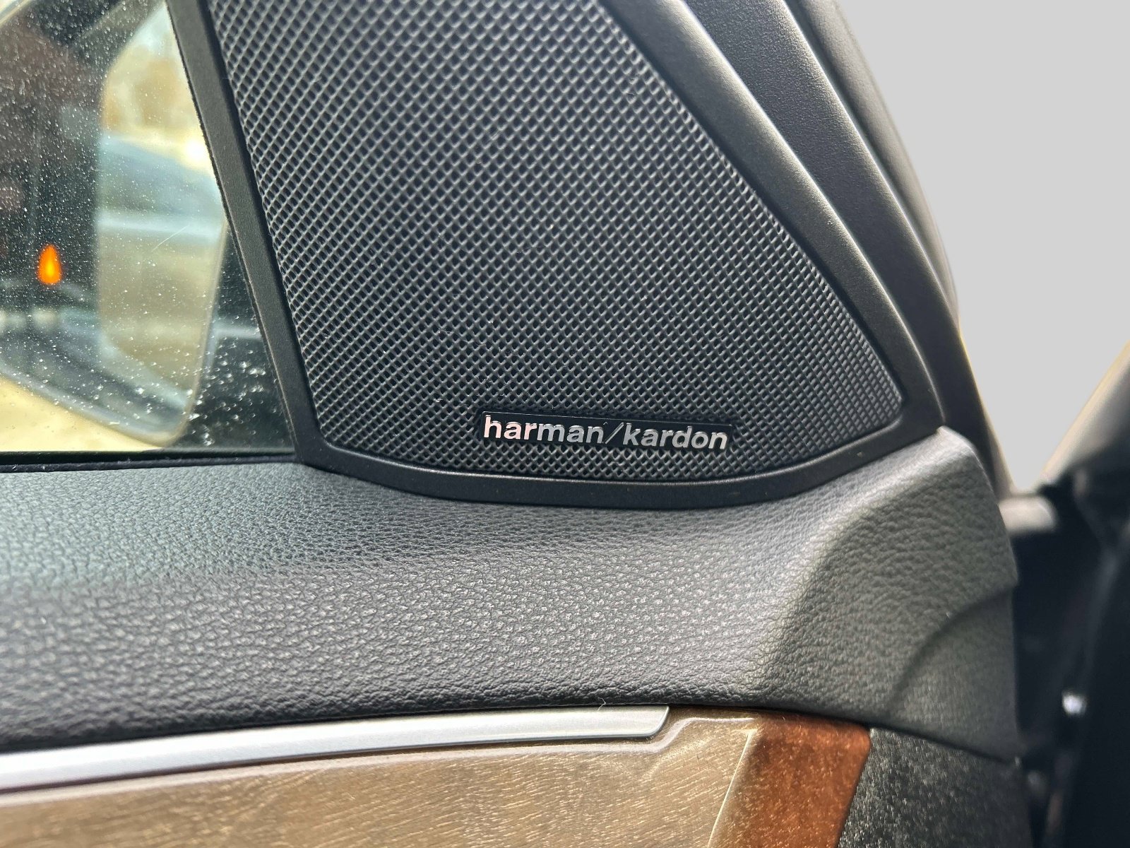 Used 2010 Mercedes-Benz E 350 4MATIC Sedan image 24