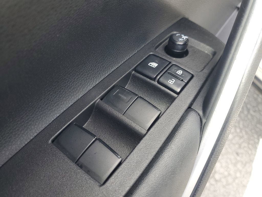 Used 2025 Toyota Corolla Cross L FWD image 17