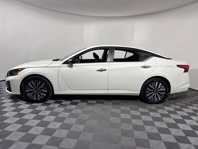 Used 2025 Nissan Altima 2.5 SV image 12