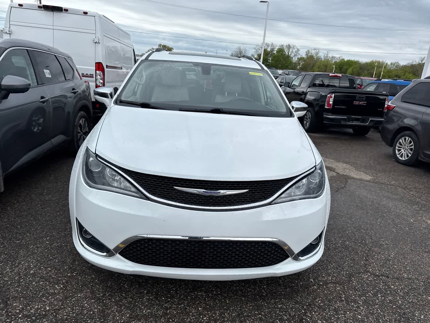 Used 2020 Chrysler Pacifica Limited FWD image 4