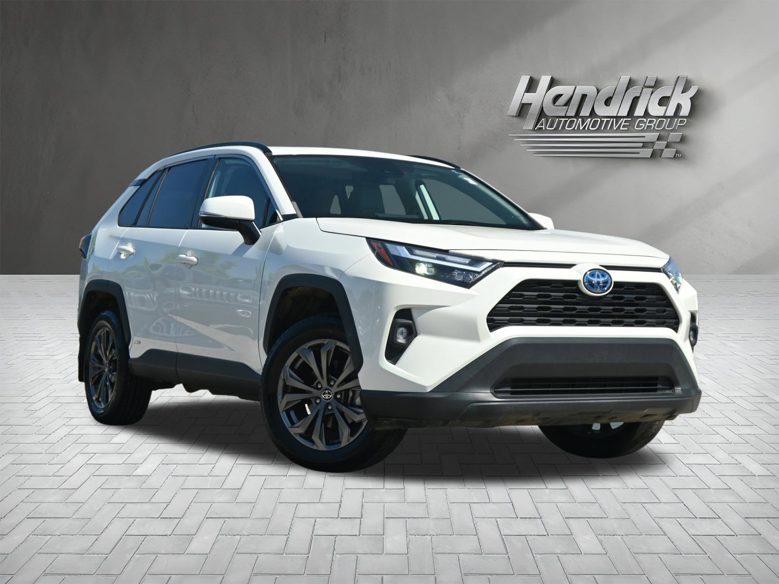 Used 2022 Toyota RAV4 XLE Premium image 2