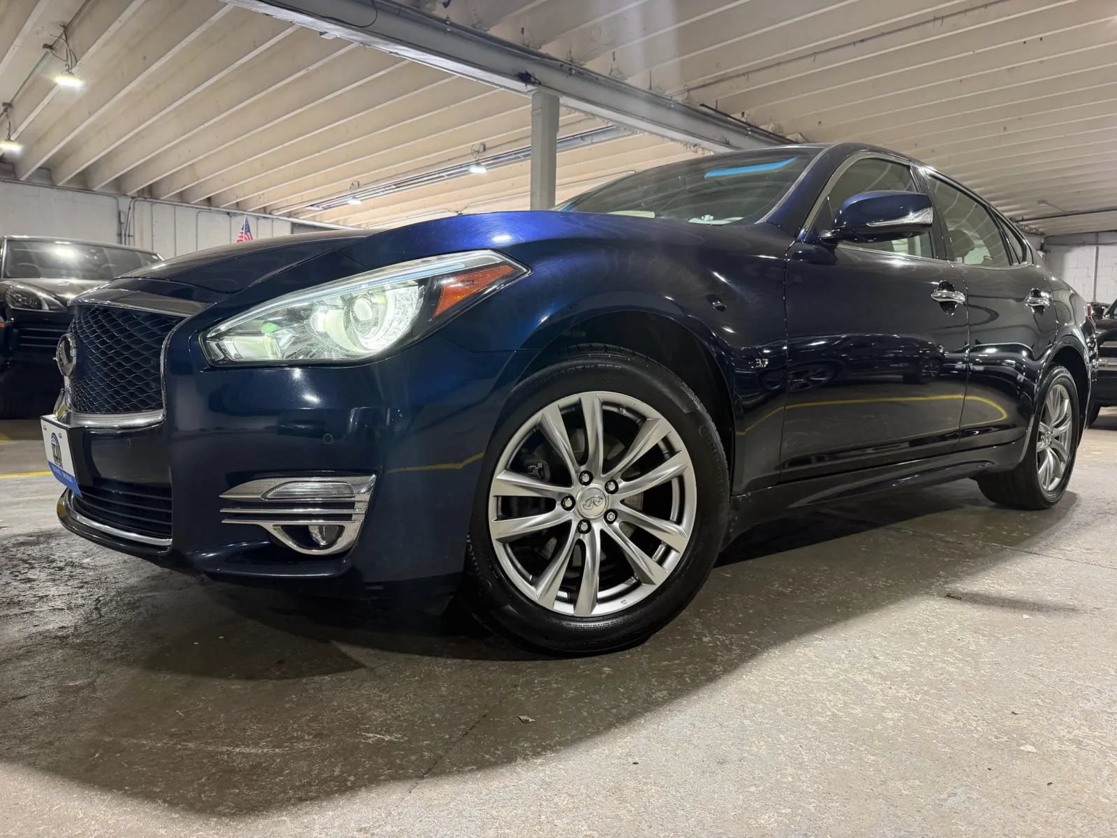 Used 2015 INFINITI Q70 3.7 AWD/4WD image 2