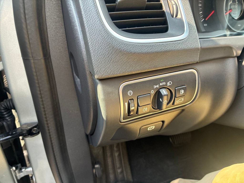 Used 2018 Volvo V60 T5 Dynamic FWD image 10
