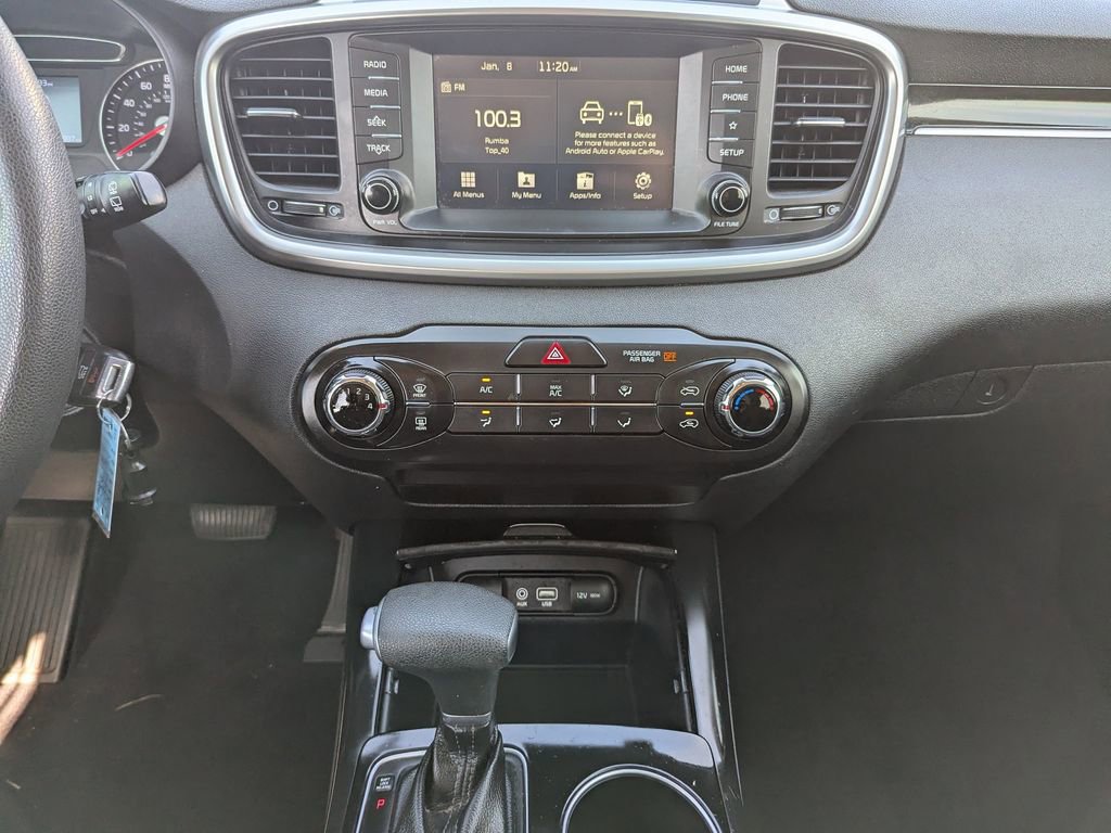 Used 2020 Kia Sorento LX image 12
