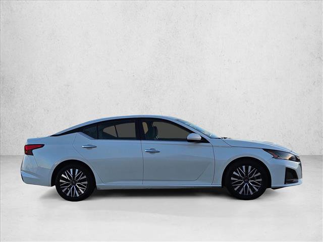 Used 2023 Nissan Altima 2.5 SV image 4