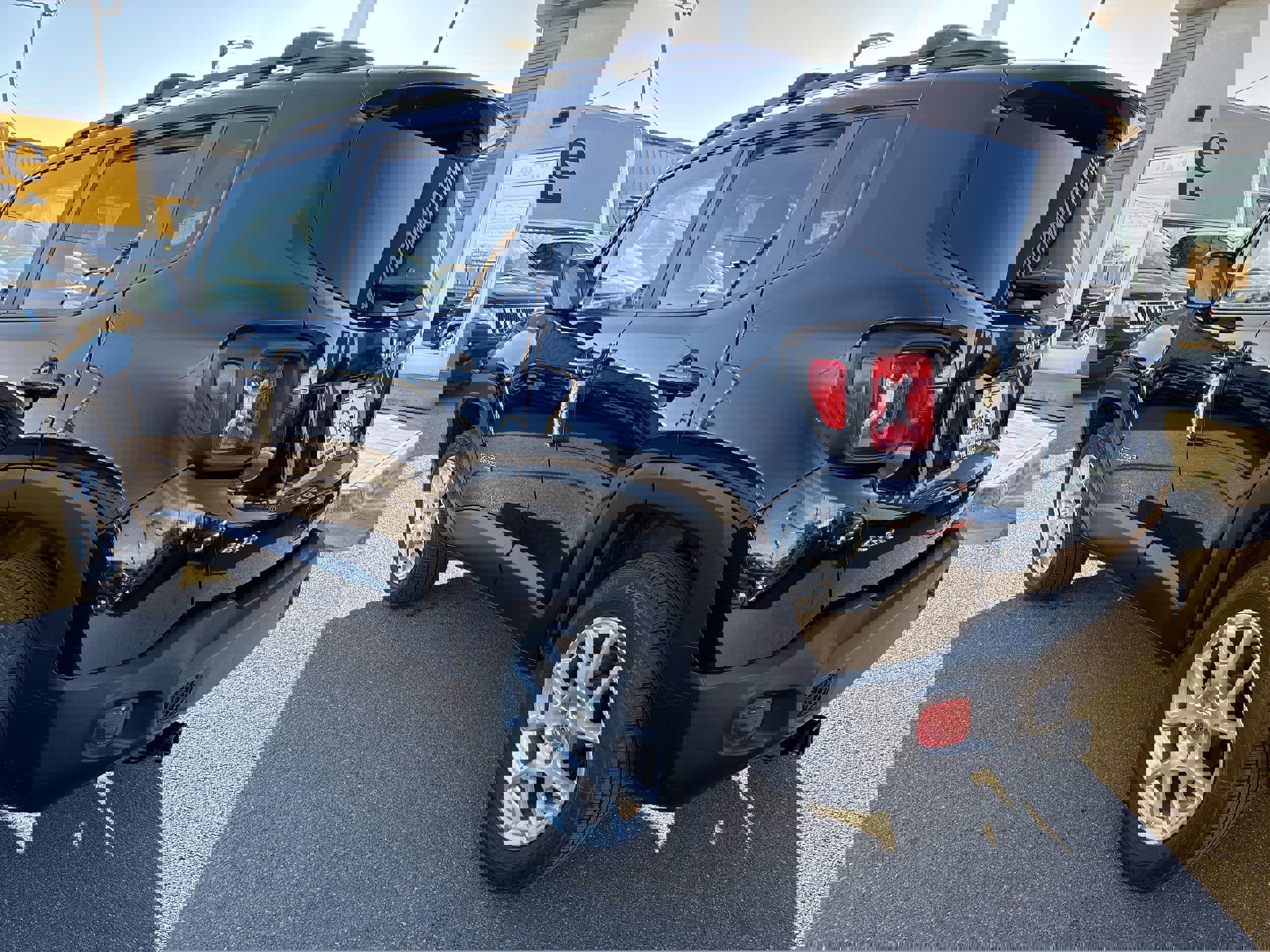 Used 2022 Jeep Renegade Latitude image 3