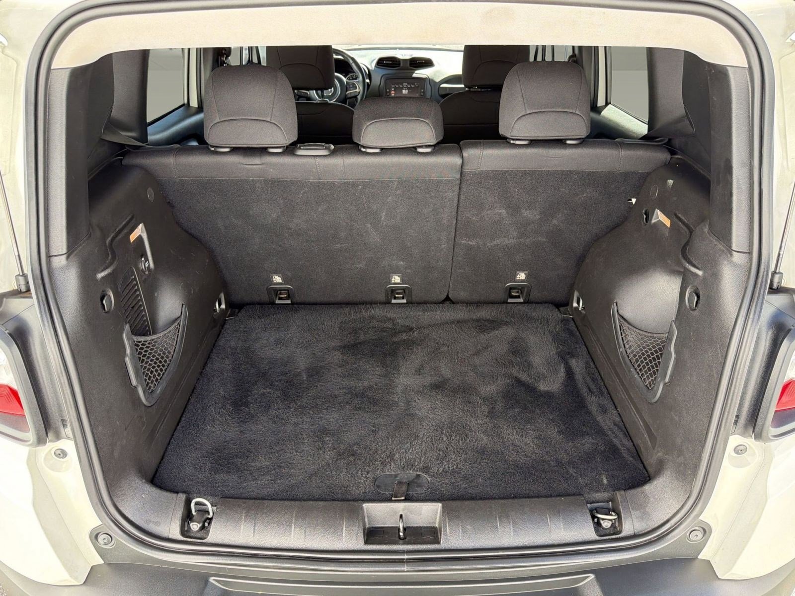 Used 2017 Jeep Renegade Latitude image 31