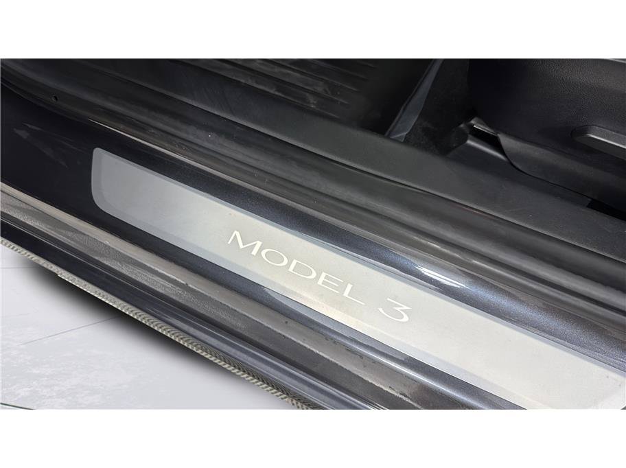 Used 2018 Tesla Model 3 Long Range RWD image 11